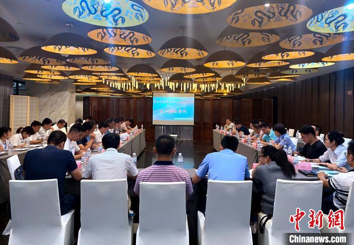 金峰大桥顺利通过交工验收会议现场。 柳长兵 摄 金峰大桥顺利通过交工验收会议现场。 柳长兵 摄