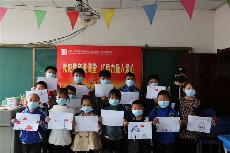 参与听课的同学们合影留念（作者：姚磊）.jpg