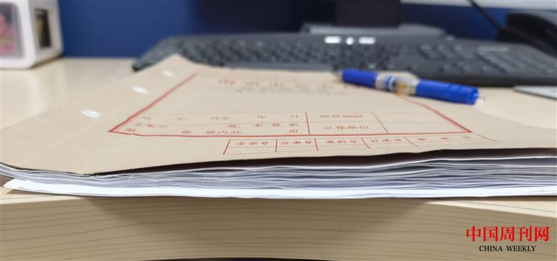 【1】民警整理的档案.jpg 【1】民警整理的档案.jpg