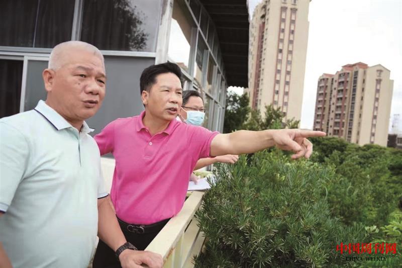 镇委书记叶锦锐率队长山头村石马河段督导调研.jpg