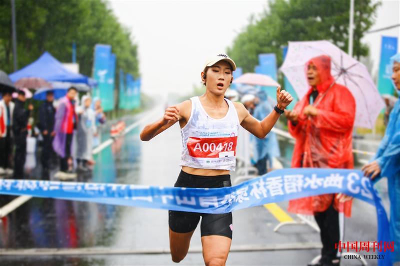 路跑6km女子组冠军 (2).jpg