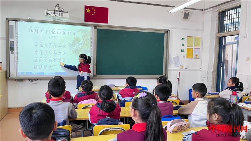 四维小学讲诗词.jpg