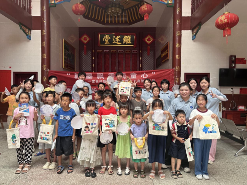 心手相连，共筑梦想——江西工院学生开展“万名大学生进千站”文明实践志愿服务行动
