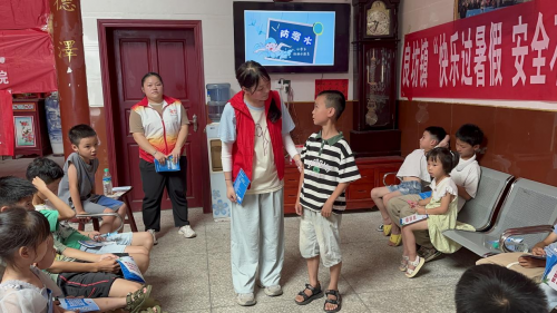 心手相连，共筑梦想——江西工院学生开展“万名大学生进千站”文明实践志愿服务行动