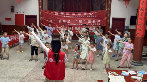 心手相连，共筑梦想——江西工院学生开展“万名大学生进千站”文明实践志愿服务行动