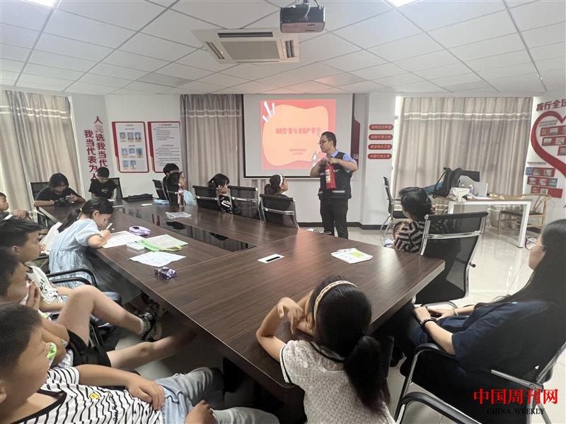 暑托班-消防员安全教育.png 暑托班-消防员安全教育.png