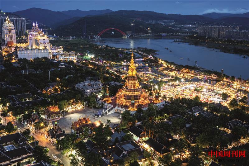 摄图网_501765239_西双版纳告庄双景星空夜市夜景(企业商用).jpg 摄图网_501765239_西双版纳告庄双景星空夜市夜景(企业商用).jpg